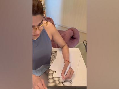 Shamita Shetty gives fans glimpse of her sketching talent | Shamita Shetty gives fans glimpse of her sketching talent Shamita Shetty gives fans glimpse of her sketching talent | Shamita Shetty gives fans glimpse of her sketching talent