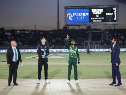 New Zealand win toss, opt to bowl first against Pakistan in 3rd T20I | New Zealand win toss, opt to bowl first against Pakistan in 3rd T20I