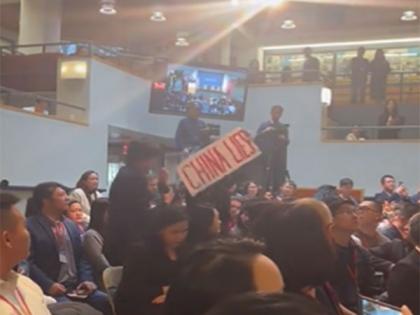 US: Taiwanese, Tibetan students disrupt Chinese Ambassador Xie Feng's speech at Harvard | US: Taiwanese, Tibetan students disrupt Chinese Ambassador Xie Feng's speech at Harvard US: Taiwanese, Tibetan students disrupt Chinese Ambassador Xie Feng's speech at Harvard | US: Taiwanese, Tibetan students disrupt Chinese Ambassador Xie Feng's speech at Harvard