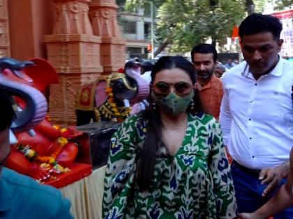 Rani Mukerji offers prayers at Ghanteshwar temple on 'Hanuman Jayanti' | Rani Mukerji offers prayers at Ghanteshwar temple on 'Hanuman Jayanti' Rani Mukerji offers prayers at Ghanteshwar temple on 'Hanuman Jayanti' | Rani Mukerji offers prayers at Ghanteshwar temple on 'Hanuman Jayanti'