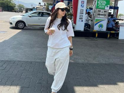 Karisma Kapoor beats the heat with cool road trip pics | Karisma Kapoor beats the heat with cool road trip pics