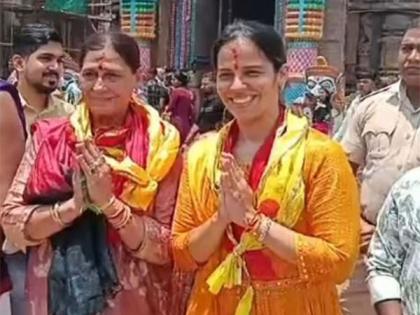 Badminton ace Saina Nehwal offers prayer at Jagannath Temple in Puri | Badminton ace Saina Nehwal offers prayer at Jagannath Temple in Puri