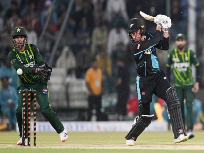 New Zealand defeat Pakistan by four runs in 4th T20I, lead 2-1 in series | New Zealand defeat Pakistan by four runs in 4th T20I, lead 2-1 in series