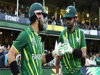 "Babar, Rizwan cannot take whole responsibility of team": Former Pakistan player Mohammad Hafeez | "Babar, Rizwan cannot take whole responsibility of team": Former Pakistan player Mohammad Hafeez