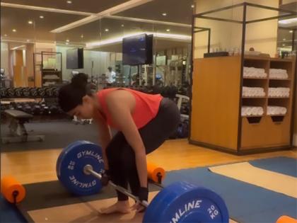 Rashmika Mandanna lifts 100 kg weight, calls it 'beast mode' | Rashmika Mandanna lifts 100 kg weight, calls it 'beast mode'