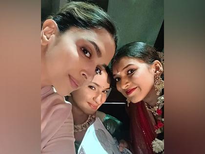 Deepika Padukone poses with co-artistes on 'Singham Again' set | Deepika Padukone poses with co-artistes on 'Singham Again' set Deepika Padukone poses with co-artistes on 'Singham Again' set | Deepika Padukone poses with co-artistes on 'Singham Again' set