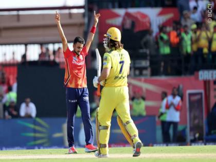 MS Dhoni debut appearance at No 9 in T20 turns to nightmare as Harshal continues to dominate CSK icon | MS Dhoni debut appearance at No 9 in T20 turns to nightmare as Harshal continues to dominate CSK icon
