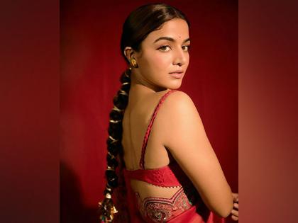 Wamiqa Gabbi's stunning saree pics leave fans in awe | Wamiqa Gabbi's stunning saree pics leave fans in awe Wamiqa Gabbi's stunning saree pics leave fans in awe | Wamiqa Gabbi's stunning saree pics leave fans in awe