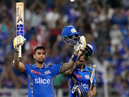 "He puts bowlers under pressure...": MI skipper Hardik hails Suryakumar following ton against SRH | "He puts bowlers under pressure...": MI skipper Hardik hails Suryakumar following ton against SRH