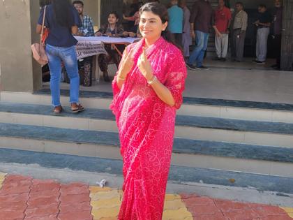BJP MLA Rivaba Jadeja casts her vote in Jamnagar during third phase of Lok Sabha elections | BJP MLA Rivaba Jadeja casts her vote in Jamnagar during third phase of Lok Sabha elections