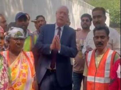Danish Ambassador lauds NDMC's sanitation workers for clean-up efforts | Danish Ambassador lauds NDMC's sanitation workers for clean-up efforts Danish Ambassador lauds NDMC's sanitation workers for clean-up efforts | Danish Ambassador lauds NDMC's sanitation workers for clean-up efforts