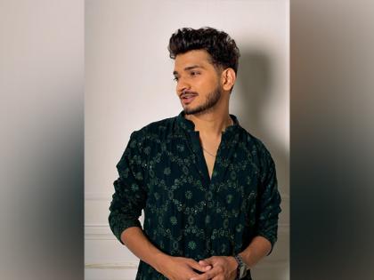Munawar Faruqui unveils his new song 'Dhandho' | Munawar Faruqui unveils his new song 'Dhandho'