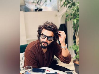 Arjun Kapoor shares BTS pic from 'Singham Again' sets | Arjun Kapoor shares BTS pic from 'Singham Again' sets Arjun Kapoor shares BTS pic from 'Singham Again' sets | Arjun Kapoor shares BTS pic from 'Singham Again' sets