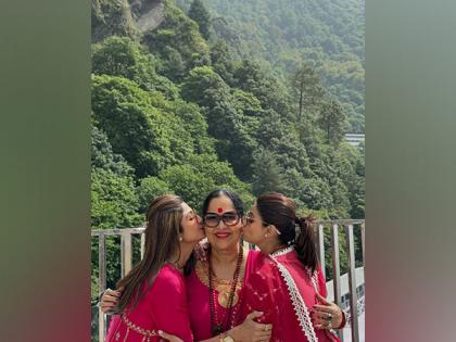 Check Out: Shilpa Shetty, Shamita Shetty Celebrate Mother’s Day With Their Mom Sunanda Shetty in Vaishno Devi | Check Out: Shilpa Shetty, Shamita Shetty Celebrate Mother’s Day With Their Mom Sunanda Shetty in Vaishno Devi