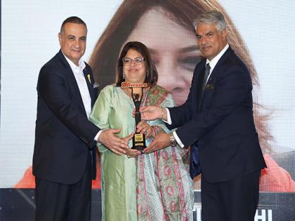 Nitu Joshi of MIAM NGO Receives Best Social Worker Award at Newsmakers Achievers Award | Nitu Joshi of MIAM NGO Receives Best Social Worker Award at Newsmakers Achievers Award