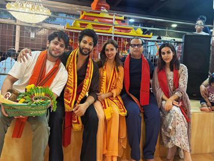 Rohit Saraf, Naila Grrewal seek blessings at Siddhivinayak Temple with 'Ishq Vishk Rebound' cast | Rohit Saraf, Naila Grrewal seek blessings at Siddhivinayak Temple with 'Ishq Vishk Rebound' cast