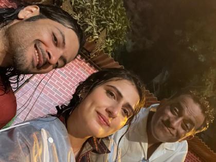 'Metro In Dino': A look at Ali Fazal, Fatima Sana Shaikh's BTS pic with director Anurag Basu | 'Metro In Dino': A look at Ali Fazal, Fatima Sana Shaikh's BTS pic with director Anurag Basu