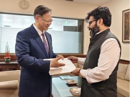 New Chinese envoy to India hands over letter of credence to MEA official | New Chinese envoy to India hands over letter of credence to MEA official New Chinese envoy to India hands over letter of credence to MEA official | New Chinese envoy to India hands over letter of credence to MEA official