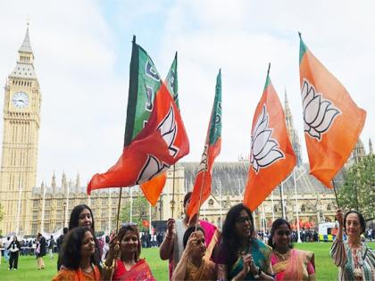 Indian women gathers in traditional attire outside UK Parliament to extend support to PM Modi's success in LS polls | Indian women gathers in traditional attire outside UK Parliament to extend support to PM Modi's success in LS polls