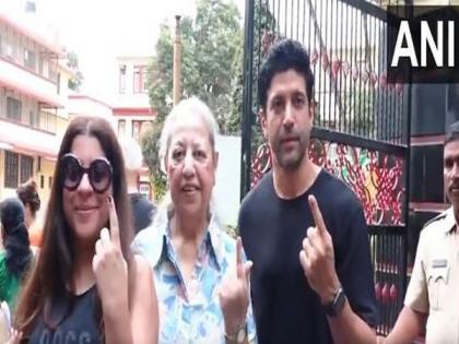 Lok Sabha Elections: Siblings Farhan Akhtar, Zoya Akhtar among early voters in Mumbai | Lok Sabha Elections: Siblings Farhan Akhtar, Zoya Akhtar among early voters in Mumbai