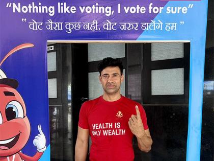 Wrestler Sangram Singh casts his vote for Lok Sabha Polls 2024 | Wrestler Sangram Singh casts his vote for Lok Sabha Polls 2024