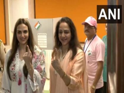 Mother-daughter duo Hema Malini, Eesha Deol cast vote in Mumbai | Mother-daughter duo Hema Malini, Eesha Deol cast vote in Mumbai