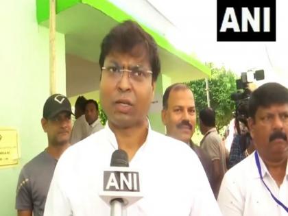 Hockey India president Dilip Tirkey appeals to people of Sundergarh to cast their vote | Hockey India president Dilip Tirkey appeals to people of Sundergarh to cast their vote