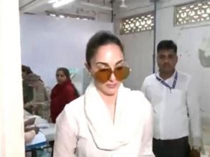 Lok Sabha polls: After stealing attention at Cannes, Kiara returns home to cast vote | Lok Sabha polls: After stealing attention at Cannes, Kiara returns home to cast vote Lok Sabha polls: After stealing attention at Cannes, Kiara returns home to cast vote | Lok Sabha polls: After stealing attention at Cannes, Kiara returns home to cast vote