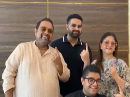 "Your one single vote can make a huge difference": Shankar Mahadevan gets finger inked in Mumbai with family | "Your one single vote can make a huge difference": Shankar Mahadevan gets finger inked in Mumbai with family