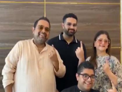 "Your one single vote can make a huge difference": Shankar Mahadevan gets finger inked in Mumbai with family | "Your one single vote can make a huge difference": Shankar Mahadevan gets finger inked in Mumbai with family "Your one single vote can make a huge difference": Shankar Mahadevan gets finger inked in Mumbai with family | "Your one single vote can make a huge difference": Shankar Mahadevan gets finger inked in Mumbai with family