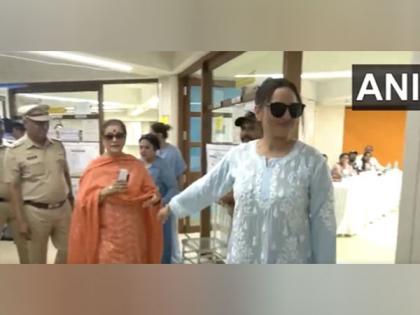 Sonakshi Sinha along with her mother Poonam Sinha cast votes | Sonakshi Sinha along with her mother Poonam Sinha cast votes Sonakshi Sinha along with her mother Poonam Sinha cast votes | Sonakshi Sinha along with her mother Poonam Sinha cast votes
