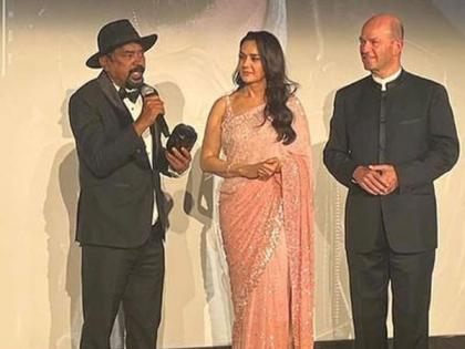 Preity Zinta presents Pierre Angenieux ExcelLens award to Santosh Sivan at Cannes | Preity Zinta presents Pierre Angenieux ExcelLens award to Santosh Sivan at Cannes