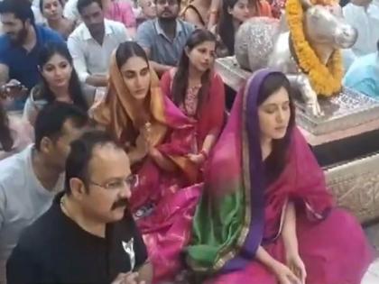 Raashii Khanna, Vaani Kapoor seek blessings at Mahakaleshwar temple in Ujjain | Raashii Khanna, Vaani Kapoor seek blessings at Mahakaleshwar temple in Ujjain Raashii Khanna, Vaani Kapoor seek blessings at Mahakaleshwar temple in Ujjain | Raashii Khanna, Vaani Kapoor seek blessings at Mahakaleshwar temple in Ujjain