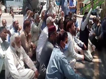PoJK: Retired govt employees protest, demands pension hike amid skyrocketing inflation | PoJK: Retired govt employees protest, demands pension hike amid skyrocketing inflation PoJK: Retired govt employees protest, demands pension hike amid skyrocketing inflation | PoJK: Retired govt employees protest, demands pension hike amid skyrocketing inflation