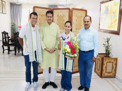 Tripura CM Manik Saha felicitates Dipa Karmakar after she bagged India's first gold medal at Asian Championships | Tripura CM Manik Saha felicitates Dipa Karmakar after she bagged India's first gold medal at Asian Championships Tripura CM Manik Saha felicitates Dipa Karmakar after she bagged India's first gold medal at Asian Championships | Tripura CM Manik Saha felicitates Dipa Karmakar after she bagged India's first gold medal at Asian Championships