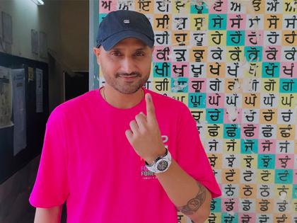 Harbhajan Singh cast his vote in last and final phase of Lok Sabha Elections 2024 | Harbhajan Singh cast his vote in last and final phase of Lok Sabha Elections 2024