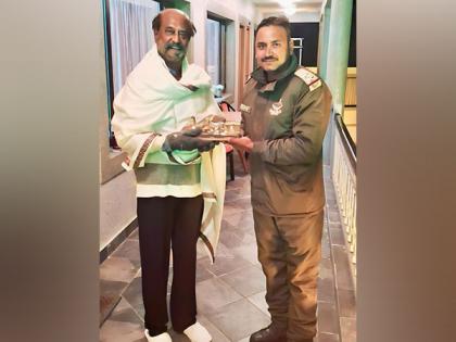 Uttarakhand Police felicitates Rajinikanth on superstar's Badrinath, Kedarnath darshan | Uttarakhand Police felicitates Rajinikanth on superstar's Badrinath, Kedarnath darshan Uttarakhand Police felicitates Rajinikanth on superstar's Badrinath, Kedarnath darshan | Uttarakhand Police felicitates Rajinikanth on superstar's Badrinath, Kedarnath darshan