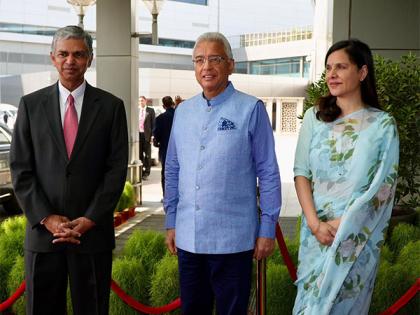 Mauritius PM Jugnauth arrives to attend PM Modi's swearing-in ceremony | Mauritius PM Jugnauth arrives to attend PM Modi's swearing-in ceremony Mauritius PM Jugnauth arrives to attend PM Modi's swearing-in ceremony | Mauritius PM Jugnauth arrives to attend PM Modi's swearing-in ceremony