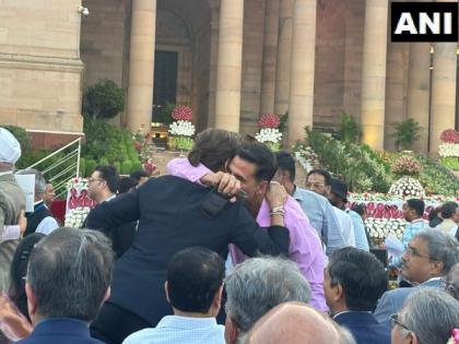 SRK, Akshay Kumar's heartwarming embrace steals the show at PM Modi's swearing-in ceremony | SRK, Akshay Kumar's heartwarming embrace steals the show at PM Modi's swearing-in ceremony SRK, Akshay Kumar's heartwarming embrace steals the show at PM Modi's swearing-in ceremony | SRK, Akshay Kumar's heartwarming embrace steals the show at PM Modi's swearing-in ceremony