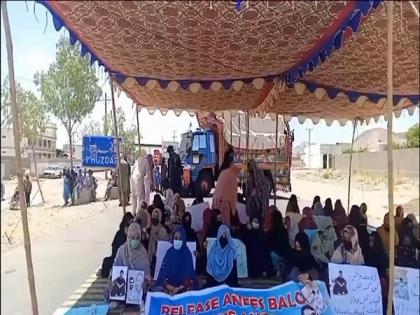 Families of abducted Baloch individuals block major roads at Khuzdar | Families of abducted Baloch individuals block major roads at Khuzdar Families of abducted Baloch individuals block major roads at Khuzdar | Families of abducted Baloch individuals block major roads at Khuzdar