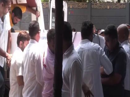 Mortal remains of MCA president Amol Kale reach his Mumbai residence | Mortal remains of MCA president Amol Kale reach his Mumbai residence