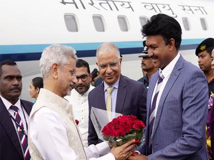 EAM Jaishankar arrives in Sri Lanka, to hold discussions with leadership | EAM Jaishankar arrives in Sri Lanka, to hold discussions with leadership EAM Jaishankar arrives in Sri Lanka, to hold discussions with leadership | EAM Jaishankar arrives in Sri Lanka, to hold discussions with leadership