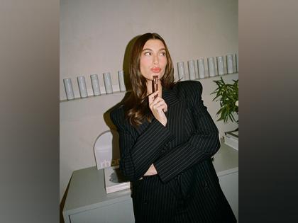 Pregnant Hailey Bieber flaunts her baby bump in glam gothic look | Pregnant Hailey Bieber flaunts her baby bump in glam gothic look Pregnant Hailey Bieber flaunts her baby bump in glam gothic look | Pregnant Hailey Bieber flaunts her baby bump in glam gothic look