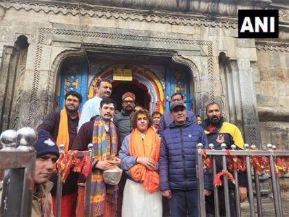 Sonu Nigam offers prayers at Kedarnath temple | Sonu Nigam offers prayers at Kedarnath temple Sonu Nigam offers prayers at Kedarnath temple | Sonu Nigam offers prayers at Kedarnath temple