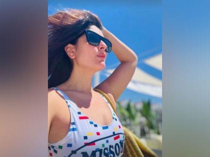 Kareena Kapoor drops sun-kissed vacation pics from London | Kareena Kapoor drops sun-kissed vacation pics from London Kareena Kapoor drops sun-kissed vacation pics from London | Kareena Kapoor drops sun-kissed vacation pics from London