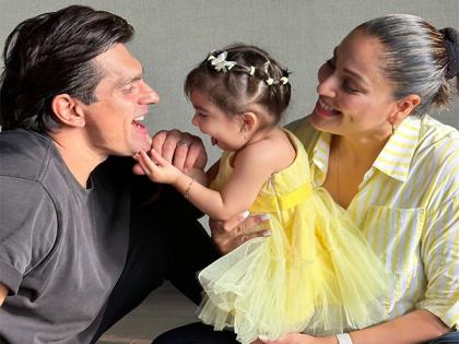 Check out Bipasha Basu's adorable family moment | Check out Bipasha Basu's adorable family moment Check out Bipasha Basu's adorable family moment | Check out Bipasha Basu's adorable family moment