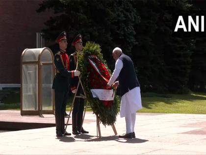 PM Modi lays wreath at tomb of The Unknown Soldier in Moscow | PM Modi lays wreath at tomb of The Unknown Soldier in Moscow PM Modi lays wreath at tomb of The Unknown Soldier in Moscow | PM Modi lays wreath at tomb of The Unknown Soldier in Moscow