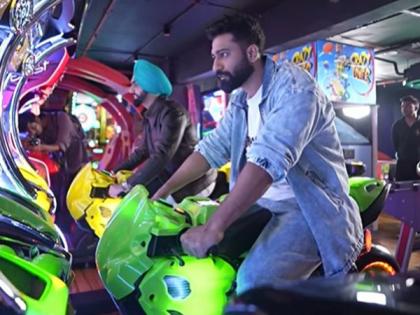 Vicky Kaushal, Ammy Virk Enjoy Bike Race During ‘Bad Newz’ Promotion (Watch Video) | Vicky Kaushal, Ammy Virk Enjoy Bike Race During ‘Bad Newz’ Promotion (Watch Video) Vicky Kaushal, Ammy Virk Enjoy Bike Race During ‘Bad Newz’ Promotion (Watch Video) | Vicky Kaushal, Ammy Virk Enjoy Bike Race During ‘Bad Newz’ Promotion (Watch Video)