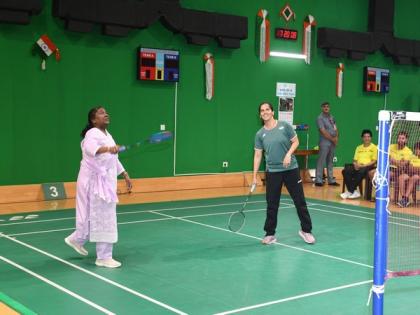 President Murmu plays badminton with Saina Nehwal at Rashtrapati Bhavan | President Murmu plays badminton with Saina Nehwal at Rashtrapati Bhavan President Murmu plays badminton with Saina Nehwal at Rashtrapati Bhavan | President Murmu plays badminton with Saina Nehwal at Rashtrapati Bhavan