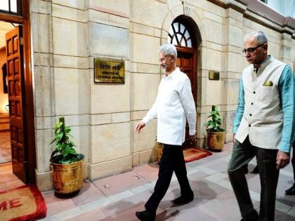Jaishankar thanks outgoing foreign secretary Vinay Kwatra for his contributions as tenure ends | Jaishankar thanks outgoing foreign secretary Vinay Kwatra for his contributions as tenure ends Jaishankar thanks outgoing foreign secretary Vinay Kwatra for his contributions as tenure ends | Jaishankar thanks outgoing foreign secretary Vinay Kwatra for his contributions as tenure ends